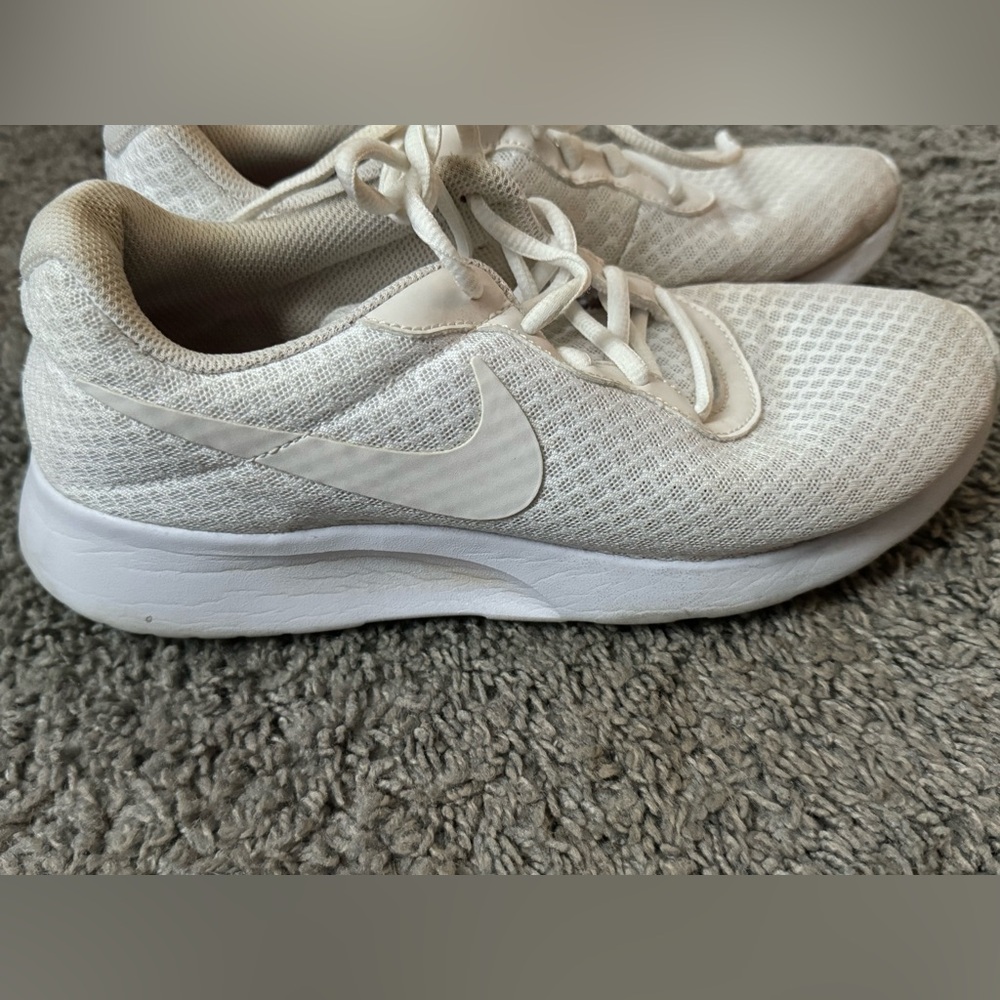 Nike women’s tennis shoes size 9